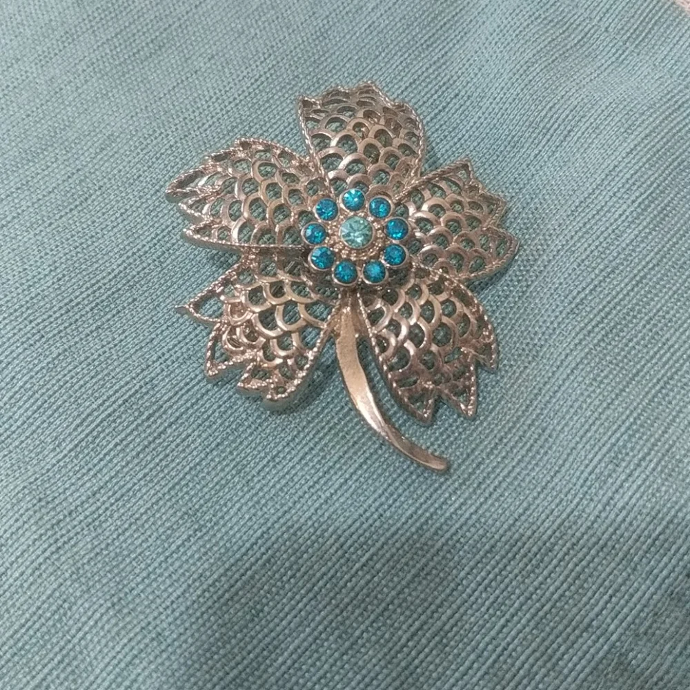 Brooch Silver Toned
